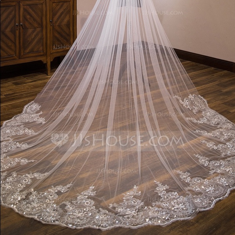 One-tier Lace Edge Cathedral Bridal Veils